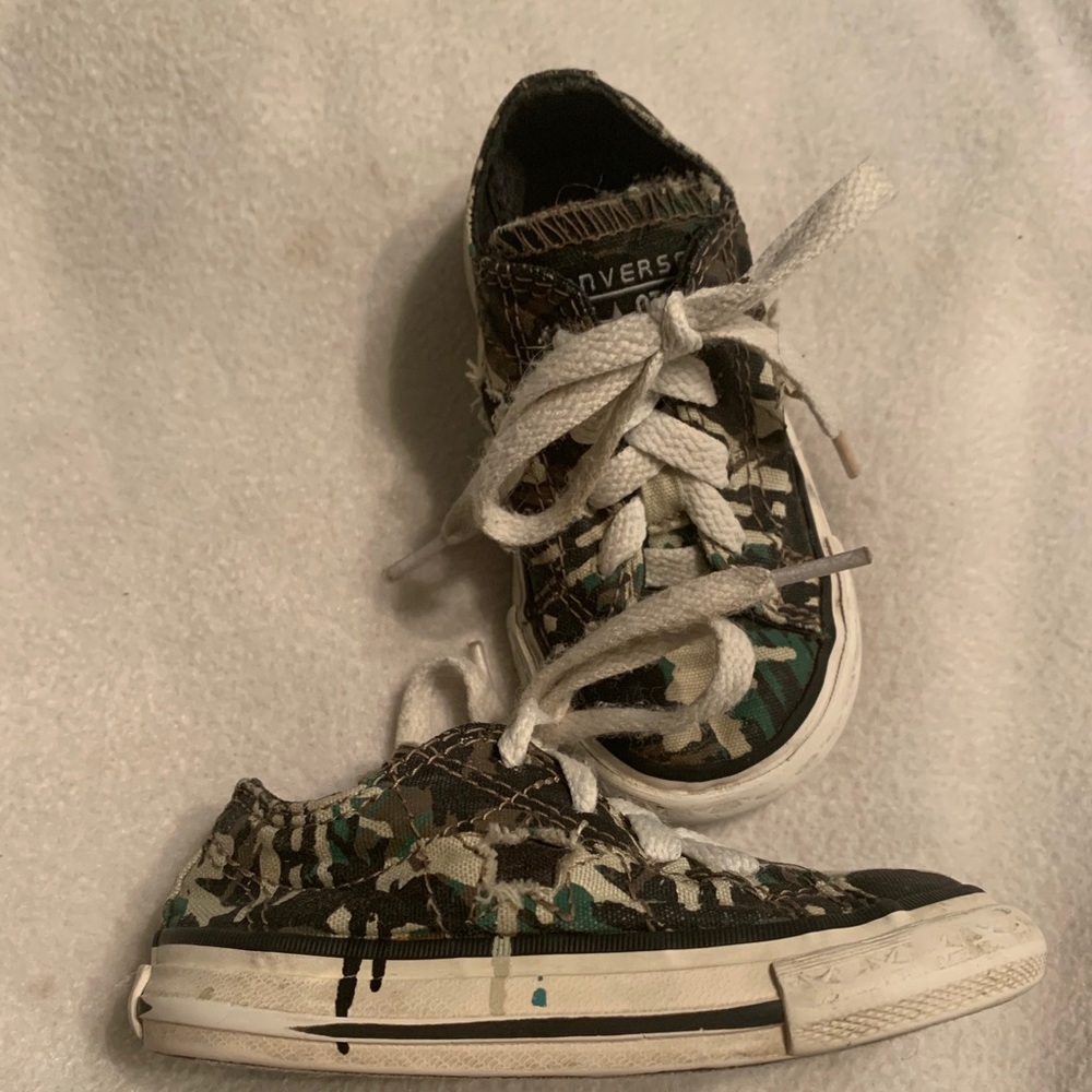Converse - Picture 2 of 3